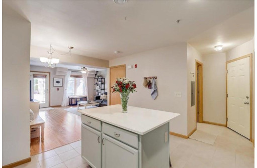 3902 Maple Grove Dr 3, Madison, WI 53719