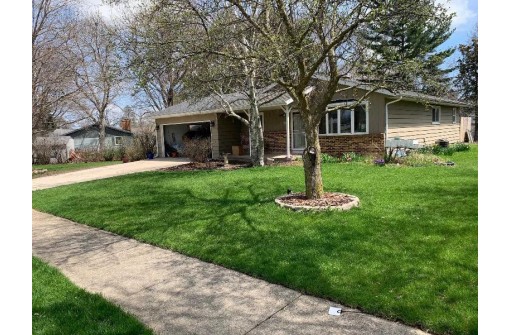 160 S Burr Oak Ave, Oregon, WI 53575