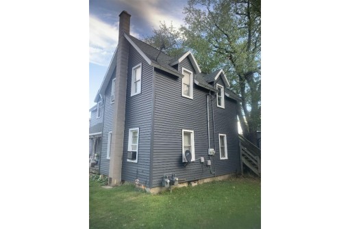 321 W Racine St, Janesville, WI 53548