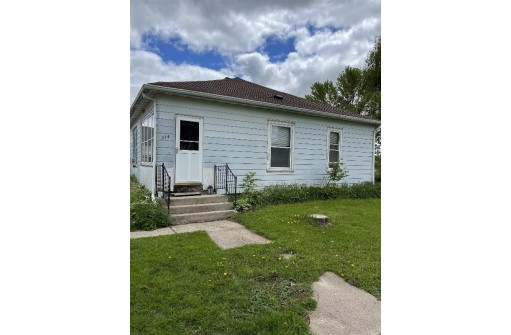 314 S Maple St, North Freedom, WI 53951