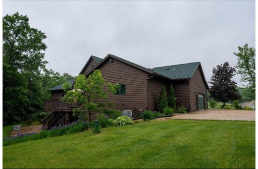 10455 Sutcliffe Rd, Black Earth, WI 53515