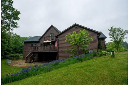 10455 Sutcliffe Rd, Black Earth, WI 53515