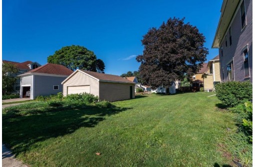 120 N Henry St, Stoughton, WI 53589