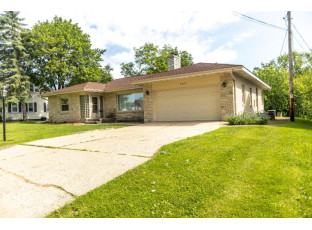 337 W State St Mauston, WI 53948