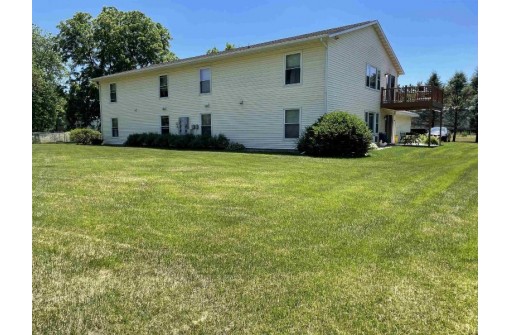 17 S John St, Mazomanie, WI 53560