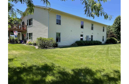 17 S John St, Mazomanie, WI 53560