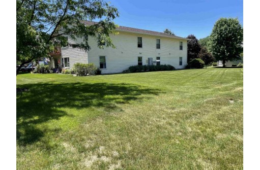 17 S John St, Mazomanie, WI 53560