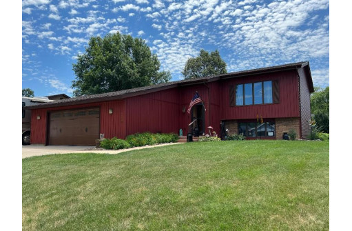 3830 Brunswick Ln, Janesville, WI 53546