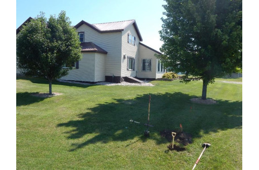 N3889 Marshview Rd, Markesan, WI 53946-8220