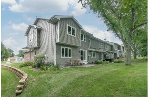 119 Meadow Oak Tr, Waunakee, WI 53597