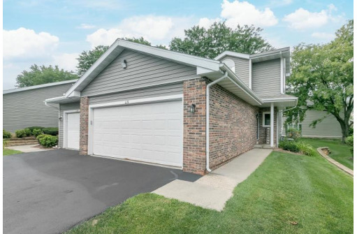 119 Meadow Oak Tr, Waunakee, WI 53597