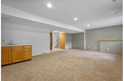 6855 Moon Light Cir, Sun Prairie, WI 53590