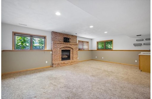 6855 Moon Light Cir, Sun Prairie, WI 53590