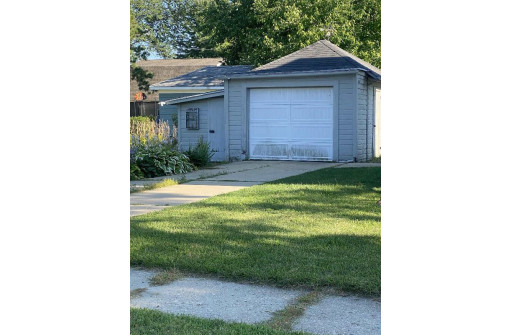 328 Roosevelt St, Fort Atkinson, WI 53538