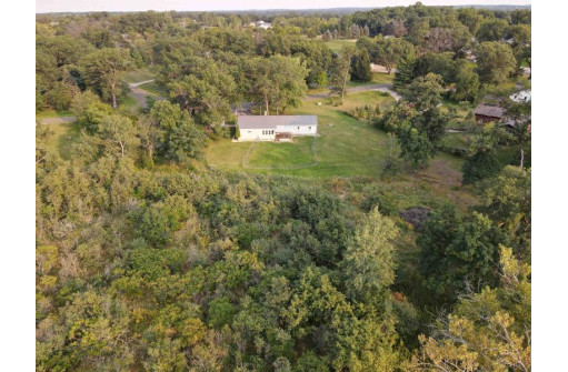 N6815 Jonathan Dr, Pardeeville, WI 53954