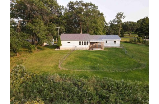 N6815 Jonathan Dr, Pardeeville, WI 53954