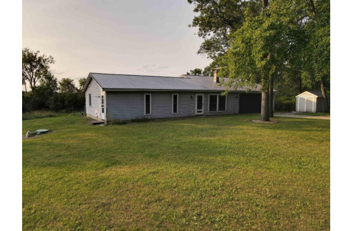 N6815 Jonathan Dr, Pardeeville, WI 53954