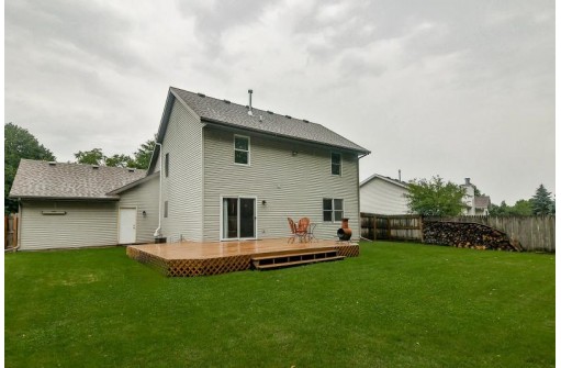 2306 Parkmeadow Dr, Beloit, WI 53511