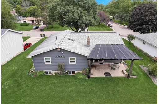 2214 Woodside Dr, Cross Plains, WI 53528