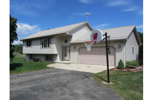 N4222 Pandow Dr, Brodhead, WI 53520