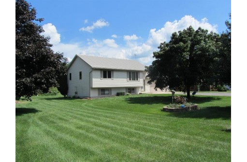 N4222 Pandow Dr, Brodhead, WI 53520