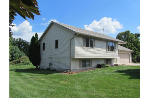 N4222 Pandow Dr, Brodhead, WI 53520