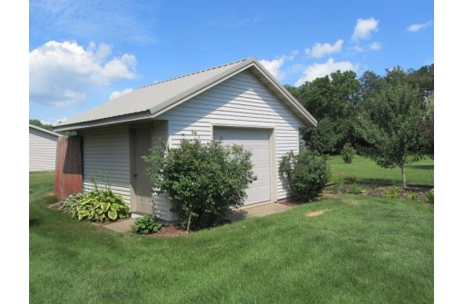 N4222 Pandow Dr, Brodhead, WI 53520