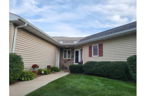 545 Country Ln 16, Cambridge, WI 53523