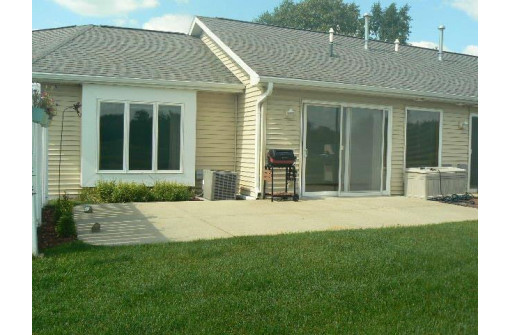 545 Country Ln 16, Cambridge, WI 53523