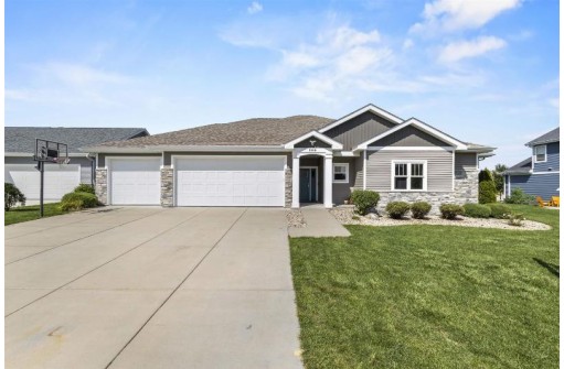 9908 White Fox Ln, Middleton, WI 53562