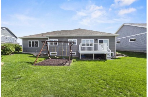 9908 White Fox Ln, Middleton, WI 53562