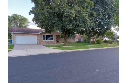 108 8th St, Waunakee, WI 53597