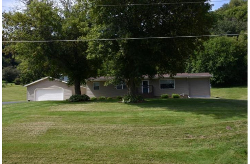 26200 Arnell Dr, Richland Center, WI 53581