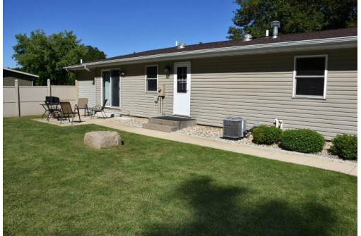 26200 Arnell Dr, Richland Center, WI 53581