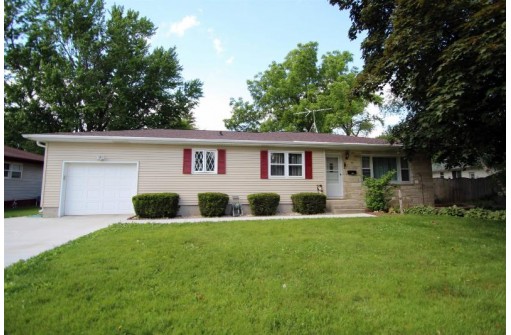 331 Rogers St, Fort Atkinson, WI 53538-1241