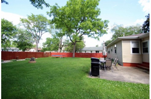 331 Rogers St, Fort Atkinson, WI 53538-1241