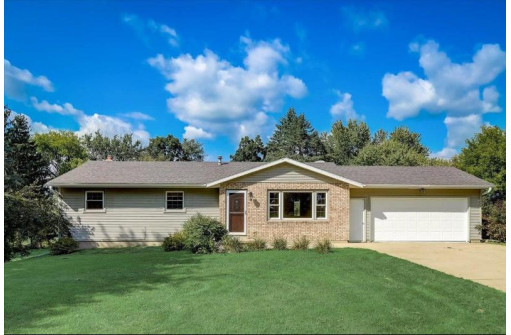 1324 Prairie Village Rd, Deerfield, WI 53531