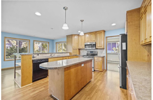 4306 Somerset Ln, Madison, WI 53711