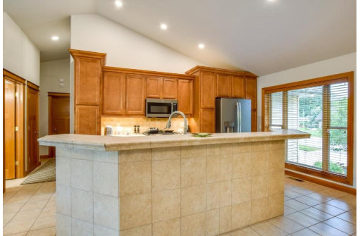 1631 Berry Hill Ct, Baraboo, WI 53913