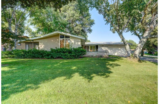 301 Meadow Ln, DeForest, WI 53532