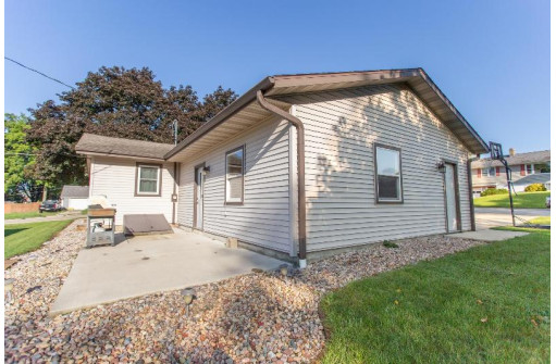 2304 11th Ave, Monroe, WI 53566