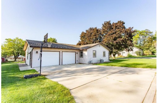 2304 11th Ave, Monroe, WI 53566