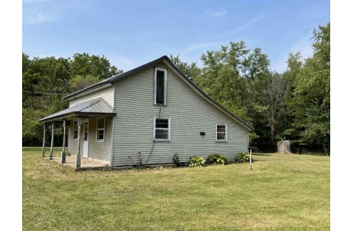 W6938 Phillips Rd, Pardeeville, WI 53954