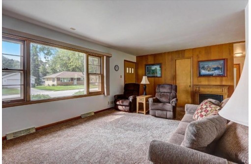 511 Dodge Ct, Lake Mills, WI 53551