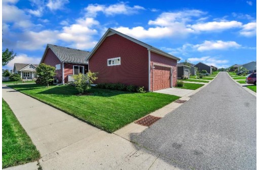 202 Blooming Leaf Way, Verona, WI 53593