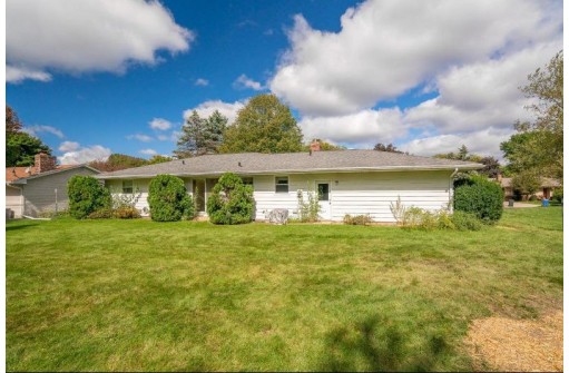 5723 Modernaire St, Fitchburg, WI 53711