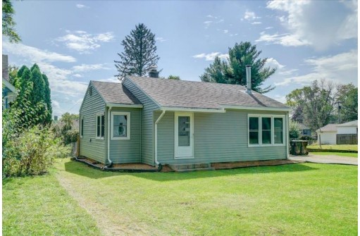 425 E Holum St, DeForest, WI 53532