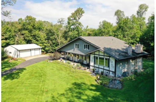 7238 Black Hill Rd, Lodi, WI 53555