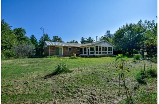 S3357 Gillem Rd, Baraboo, WI 53913