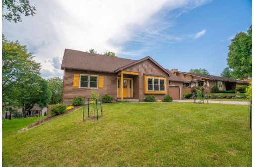 601 Mahogany Way, Verona, WI 53593